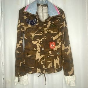 𝅺Vintage Upcycled Camo Army Green Jacket Patches French Writing Art To Wear Lace